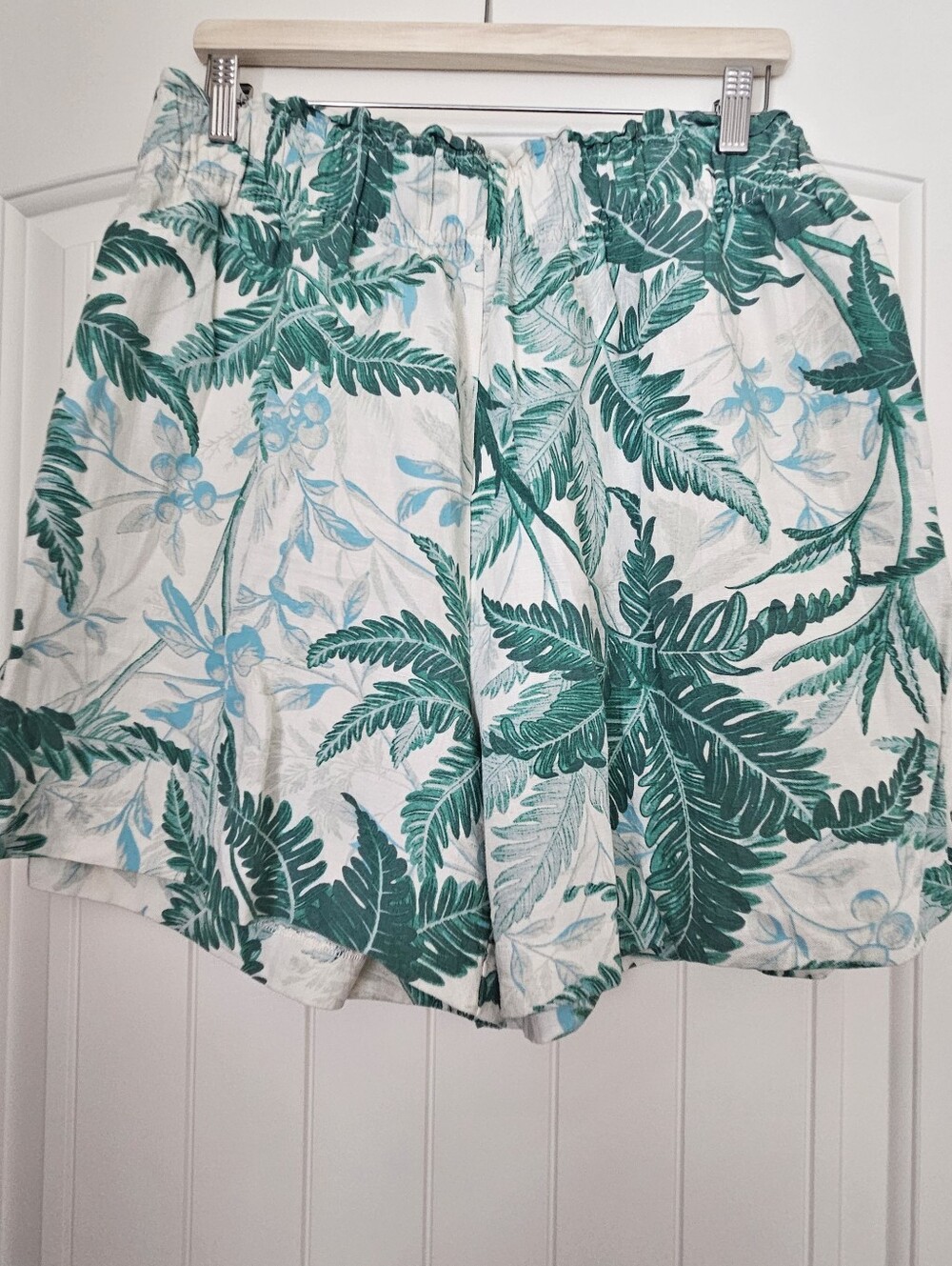 H&M Linen Blend Tropical Palm Leaf Print Pull On Shorts Elastic Waist Size Large